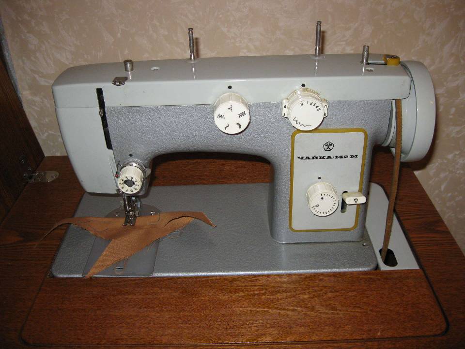 Швейная машина ЧАЙКА 142М